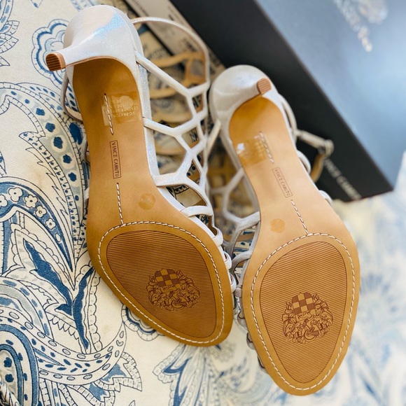 Vince Camuto strappy shoe - Picture 8 of 10